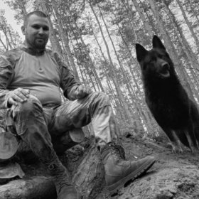 Пёс принял на себя осколки вместо шестерых бойцов Пёс принял на себя осколки вместо шестерых бойцов